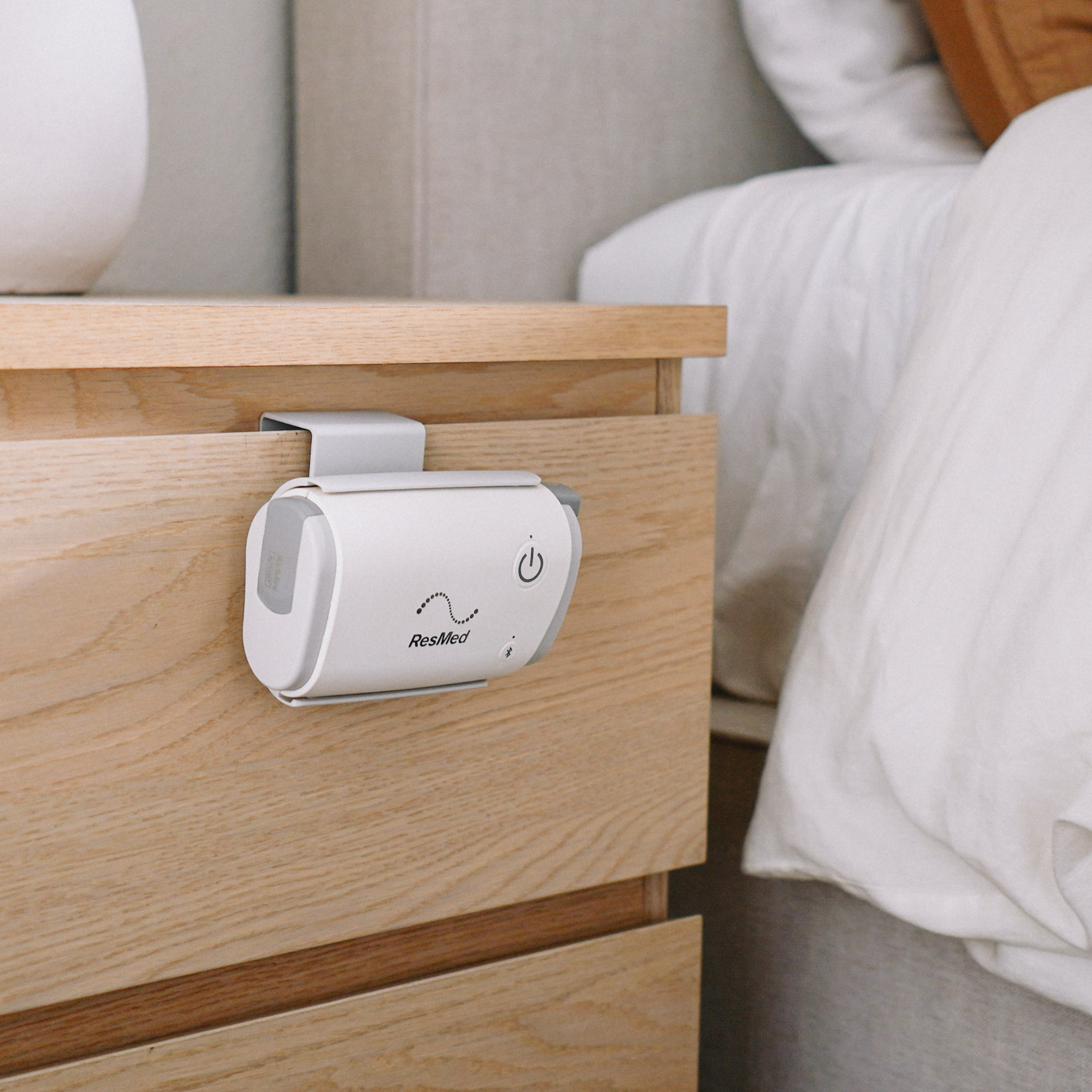 ResMed AirMini™ Travel CPAP Mounting System and Bed Caddy